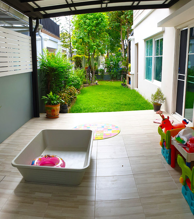 single house with pool in samut prakan.